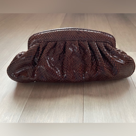 The Handbag Collection at Banana Republic - Picture 5 of 13